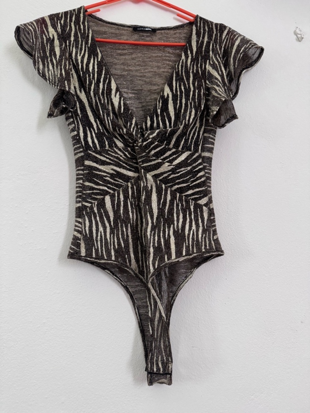 Textured Zebra Print V-Neck Bodysuit - Picture 3 of 4